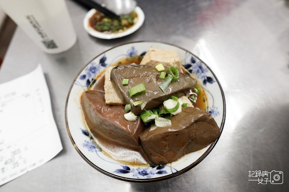 11信義區老邱原汁牛肉麵豆漿喝到飽涮牛肉麵牛雜飯麻辣鴨血.jpg