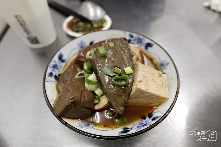 12信義區老邱原汁牛肉麵豆漿喝到飽涮牛肉麵牛雜飯麻辣鴨血.jpg
