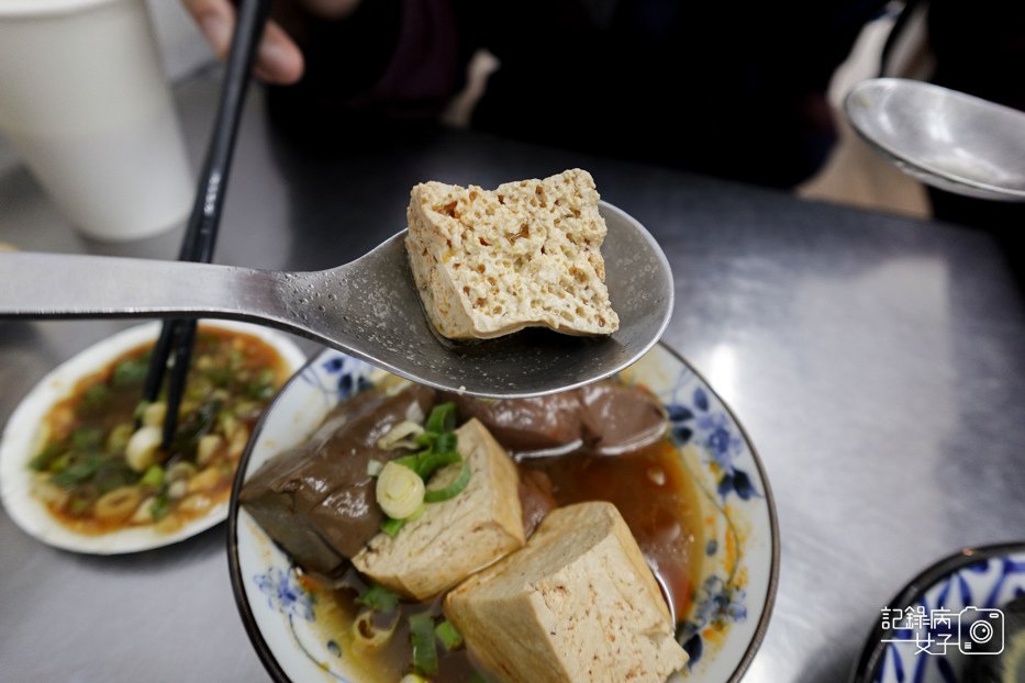 13信義區老邱原汁牛肉麵豆漿喝到飽涮牛肉麵牛雜飯麻辣鴨血.jpg