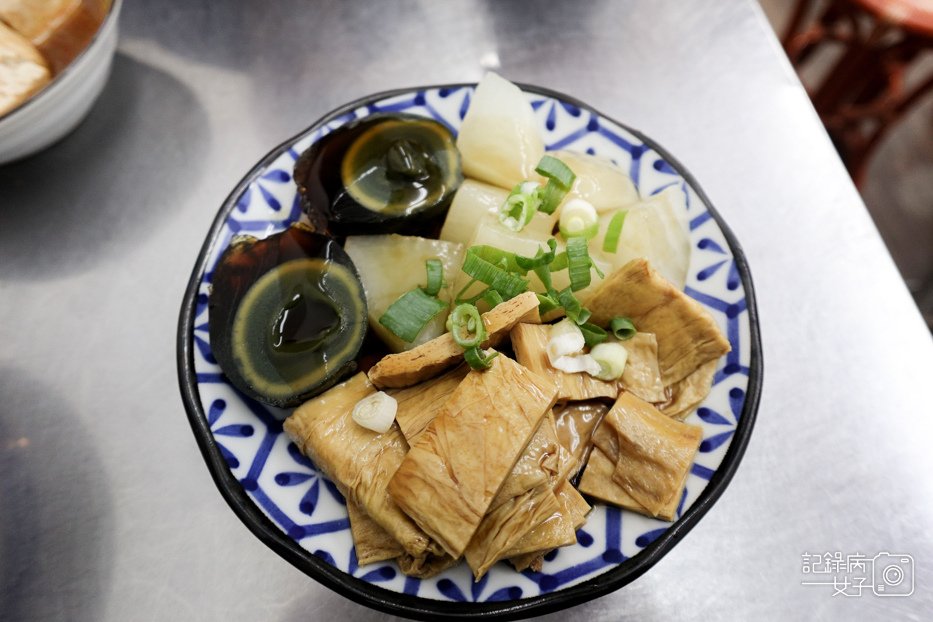 14信義區老邱原汁牛肉麵豆漿喝到飽涮牛肉麵牛雜飯麻辣鴨血.jpg
