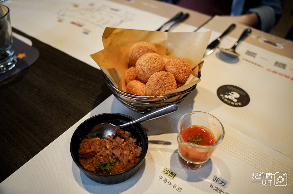 16高雄凱恩斯岩燒牛排套餐開胃菜印度脆餅.jpg