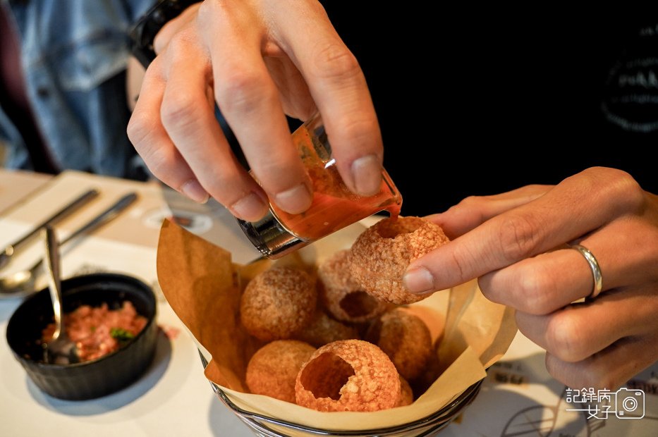 18高雄凱恩斯岩燒牛排套餐開胃菜印度脆餅.jpg