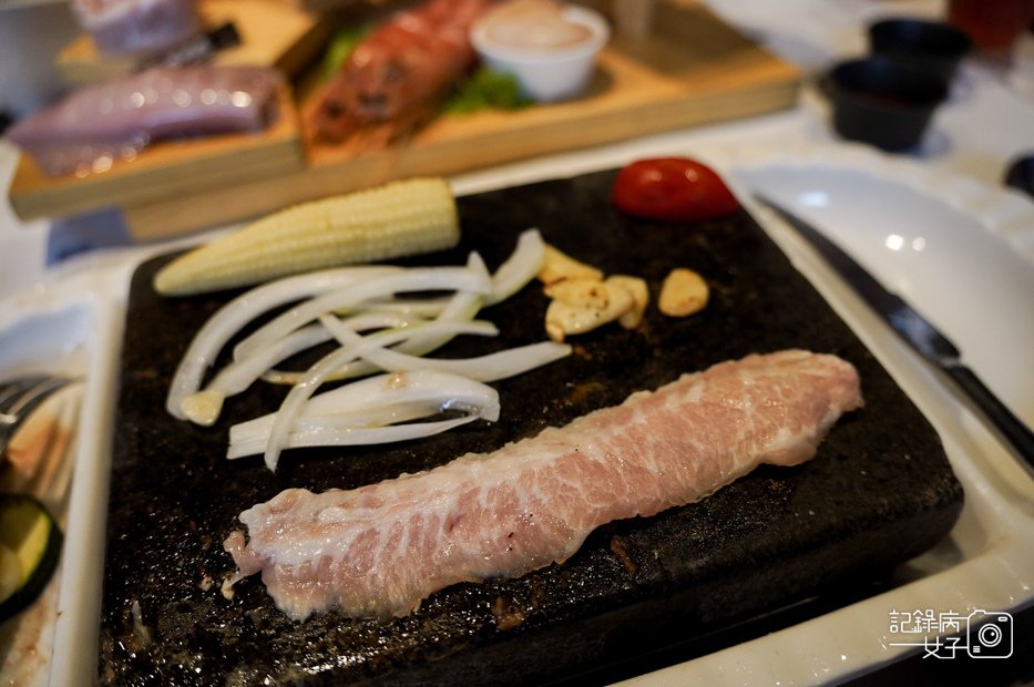 45高雄凱恩斯岩燒牛排松阪豬玉米雞肉.jpg