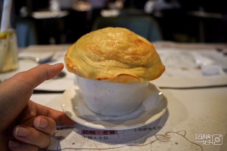 64高雄凱恩斯岩燒牛排酥皮牛肝蕈濃湯牛肉羅宋湯.jpg