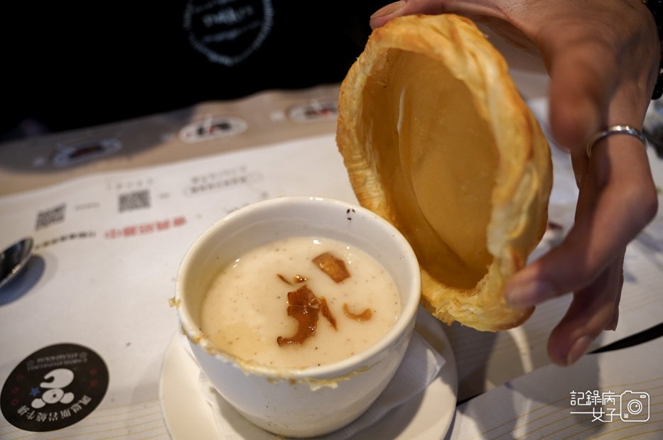 65高雄凱恩斯岩燒牛排酥皮牛肝蕈濃湯牛肉羅宋湯.jpg
