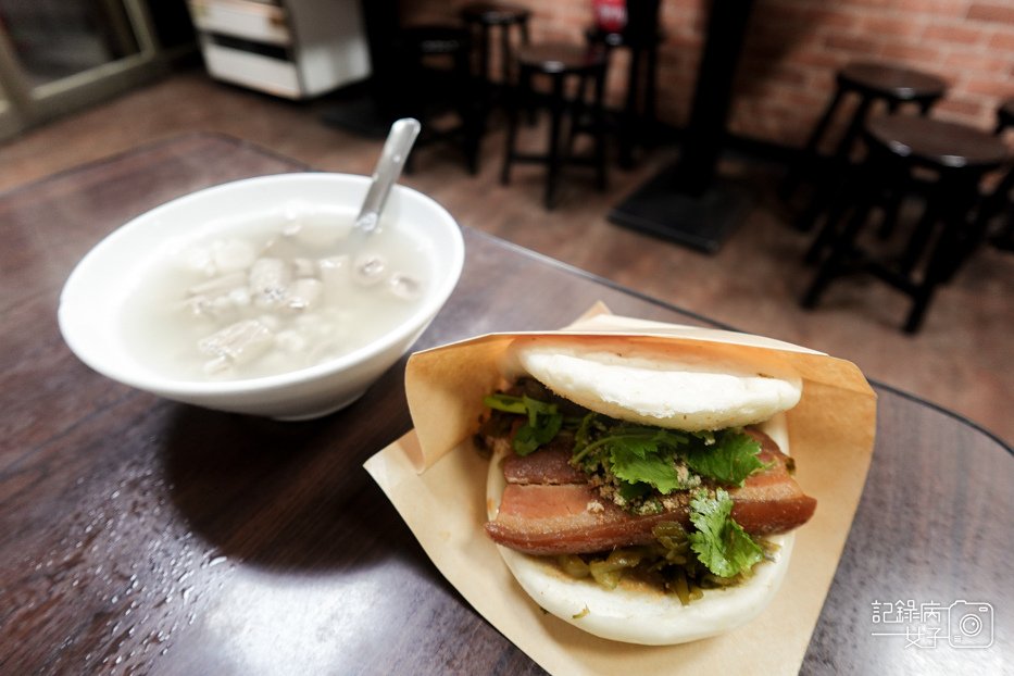 21台北萬華區源芳刈包割包四神湯華西街夜市美食必比登推薦.jpg