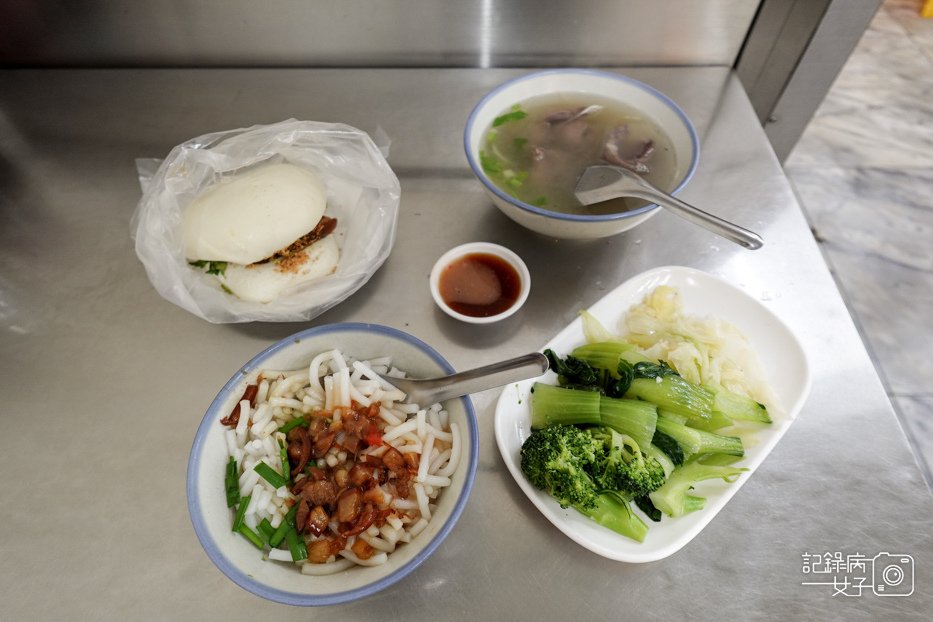 15新北三重美食白河阿婆碗粿米苔目控肉刈包豬心湯肉粽板條.jpg