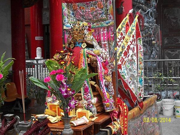 24子龍聯誼會吳王龍輿停憩於中庭2.JPG