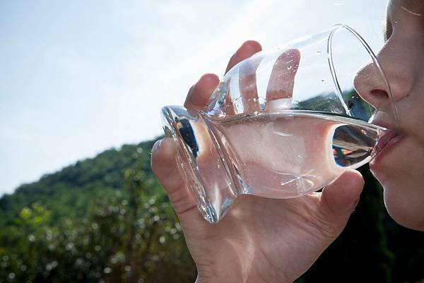 Lovepik_com-501521471-girl-drinking-water-closeup.jpg