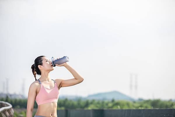 Lovepik_com-501344591-female-outdoor-sports-fitness-drinking-water.jpg