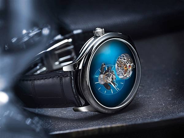 Endeavour_Cylindrical_Tourbillon_HMoserxMBandF_Lifestyle_01_Funky-Blue_Lres.jpg