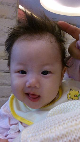2013.10.07。3個月又15天。愛妮跟著媽咪阿姨外婆一起去薔薇派吃下午茶-4