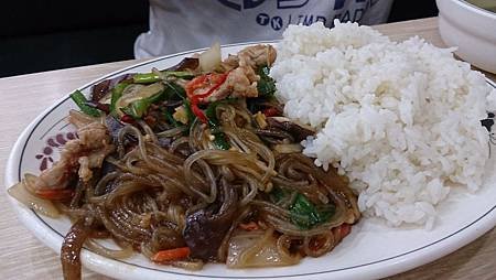 2014.07.12。(2歲10個月又3天)(1歲又20天)。竹北韓國館(韓式冬粉蓋飯$180元)-3