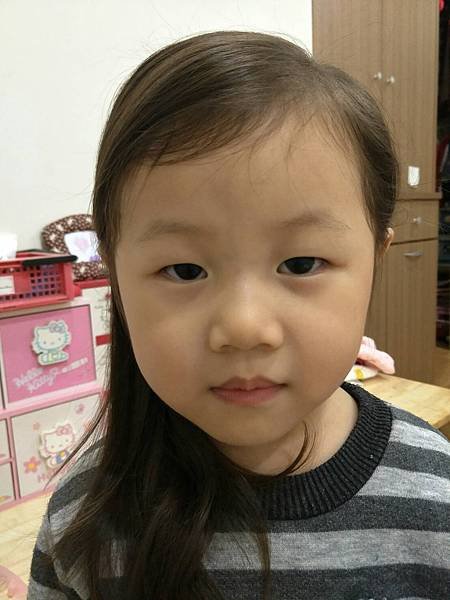 2016.12.27。3歲6個月又5天。老公說艾妮這模樣和我長得很像~