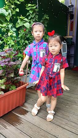 2017.05.06。(5歲7個月又27天)(3歲10個月又14天)。新竹竹北弗薇越式餐廳之我的母親節大餐趴萬-2