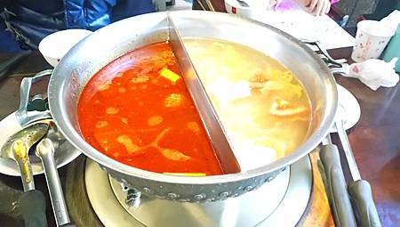 2018.01.13。(6歲4個月又4天)(4歲6個月又22天)。新竹竹北鼎王麻辣鍋-14