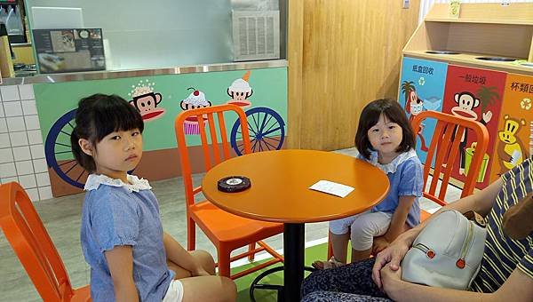 2018.04.28。(6歲7個月又20天)(4歲10個月又7天)。桃園中壢華泰名品城Paul frank-3