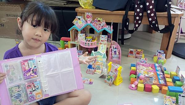 2018.08.20。(5歲1個月又29天)。艾妮說她要開直播介紹她的偶像學員卡-2