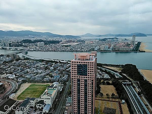 2020.01.17。(8歲4個月又8天)。(6歲6個月又26天)。日本九州之旅第一天。到達日本九州第一站前往福岡塔-4.jpg