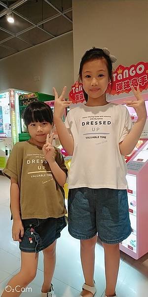 2020.07.25。(8歲10個月又16天)。(7歲1個月又3天)。到6+廣場逛逛玩遊戲機買球鞋-1.jpg