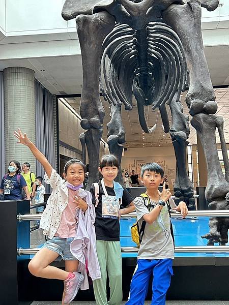 2023.08.12。(11歲11個月又3天)。(10歲1個月又21天)。台中自然科學博物館之暑假娘家家族旅遊-46.jpg