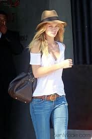 casual Rosie-Huntington-Whiteley_article_image2.jpg