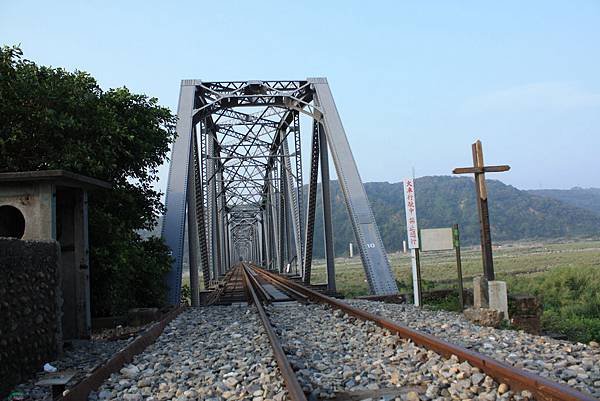 下承式曲弦桁樑(花樑鋼橋)(大安溪鐵橋) (12).JPG