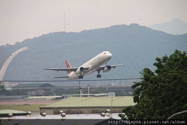 復興A321 B-22601看東西彩繪機-1