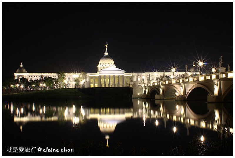 台南都會博物館園區奇美館01.JPG