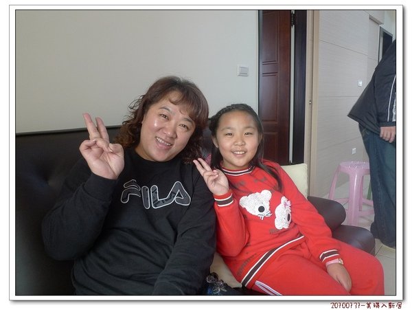 6.淑玲和二女兒小芳瑜.jpg