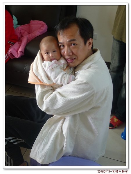 7.Amos和女兒.jpg