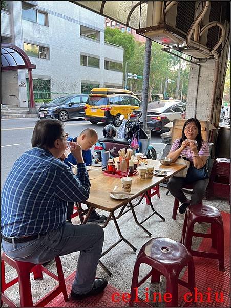 【東區美食】山西小小豆漿早點、刀削麵。捷運忠孝敦化週邊美食，