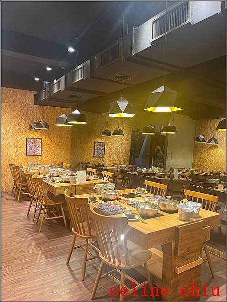 【新北美食】小海水產 ! 蘆洲超人氣 高CP值海陸海鮮鍋