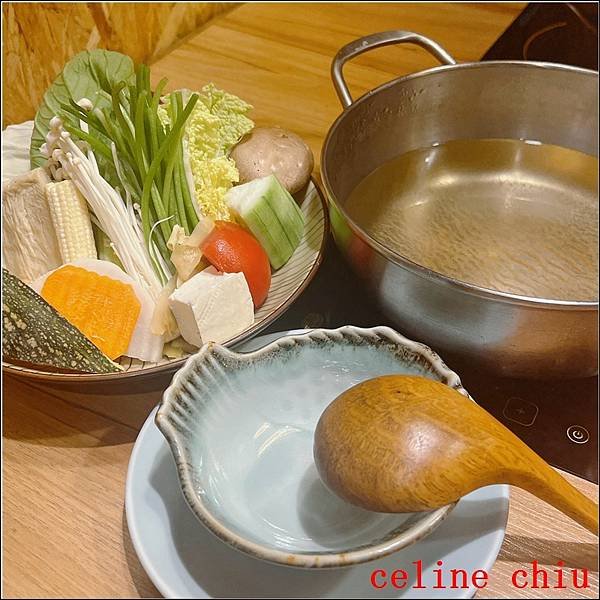 【新北美食】小海水產 ! 蘆洲超人氣 高CP值海陸海鮮鍋