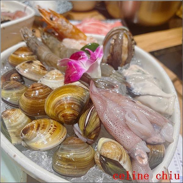 【新北美食】小海水產 ! 蘆洲超人氣 高CP值海陸海鮮鍋
