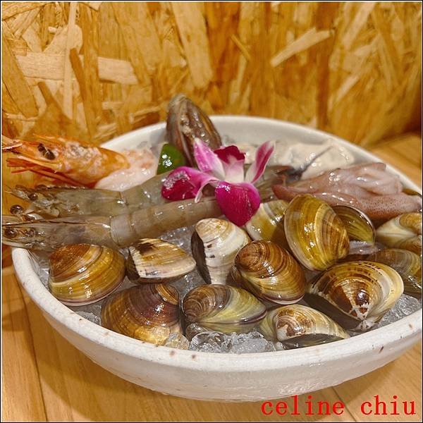 【新北美食】小海水產 ! 蘆洲超人氣 高CP值海陸海鮮鍋