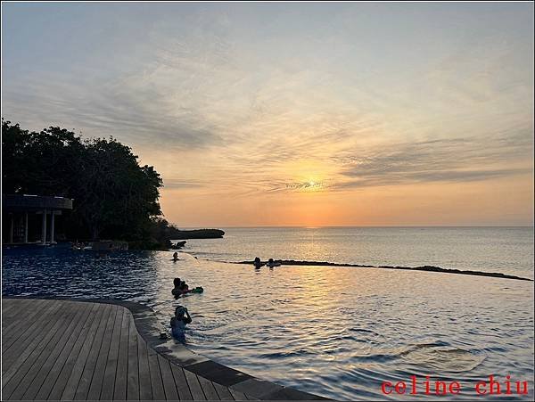 【國外旅遊】峇里島金巴蘭Locca Sea海景餐廳.日落,超