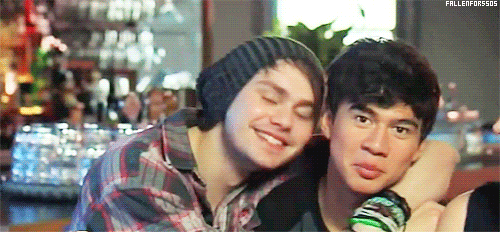 -Malum-5-seconds-of-summer-37059747-500-232