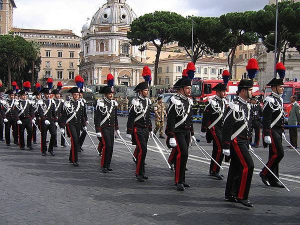 800px-Carabinieri_Republic_Day_Parade_2007