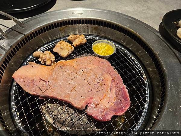 桃園/肉次方插旗中壢啦! 798元 現切肋眼牛排吃到ㄎㄧㄤ!