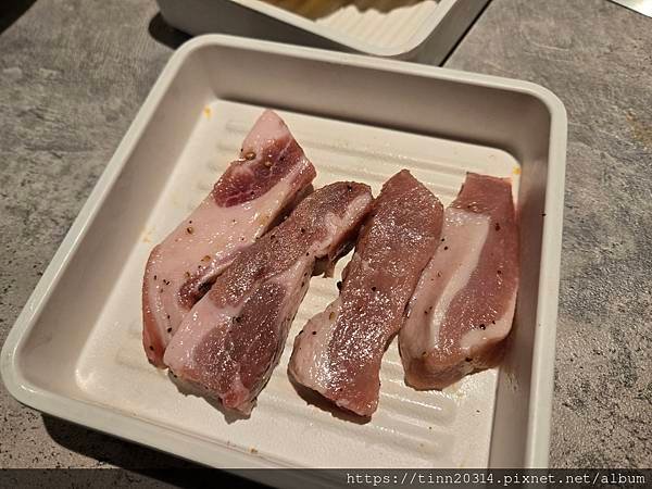 桃園/肉次方插旗中壢啦! 798元 現切肋眼牛排吃到ㄎㄧㄤ!