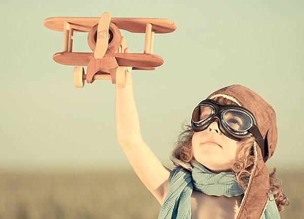 photodune-4789544-happy-kid-playing-with-toy-airplane-m.jpg