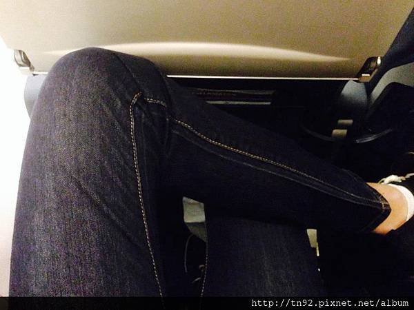 48a IMG_1465 Legroom