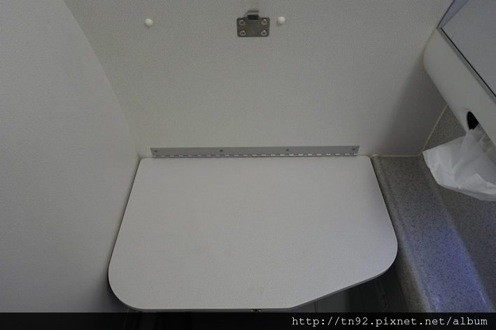 DSC01772 1019h Lavatory VI
