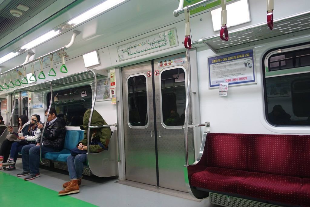 0925 DSC04190 View of Seoul Metro Line 2 Train Cabins