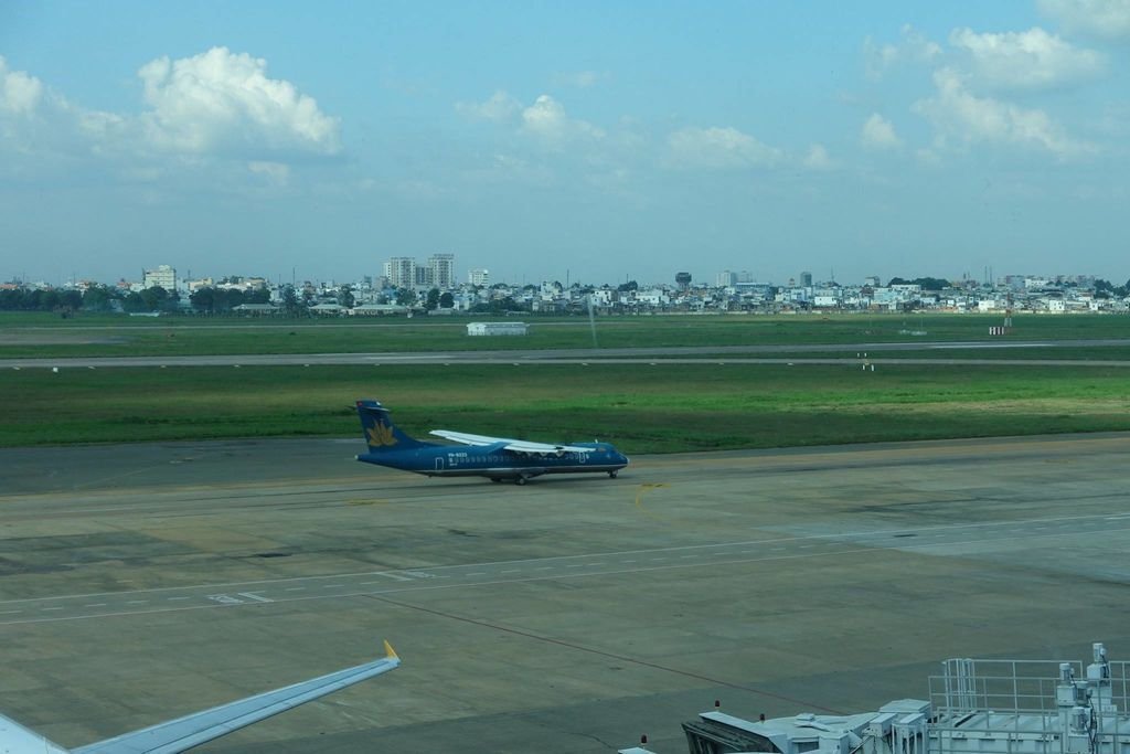 1445 DSC02963 VN ATR72 VN-B223 FFL Dec 2009.jpg