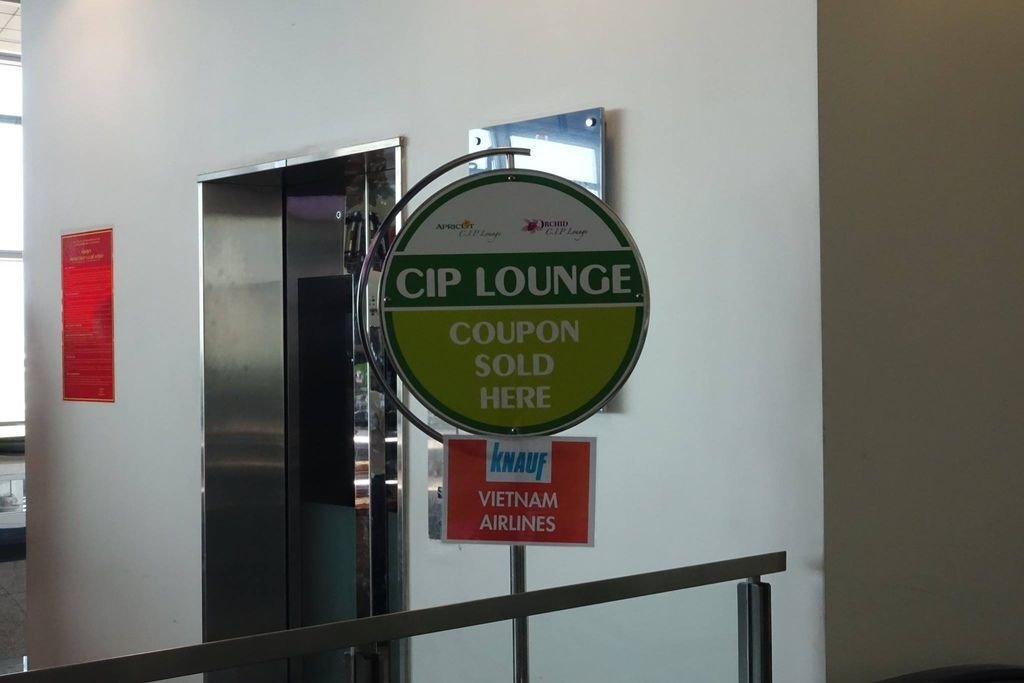 1532 DSC02992 CIP Lounge.jpg