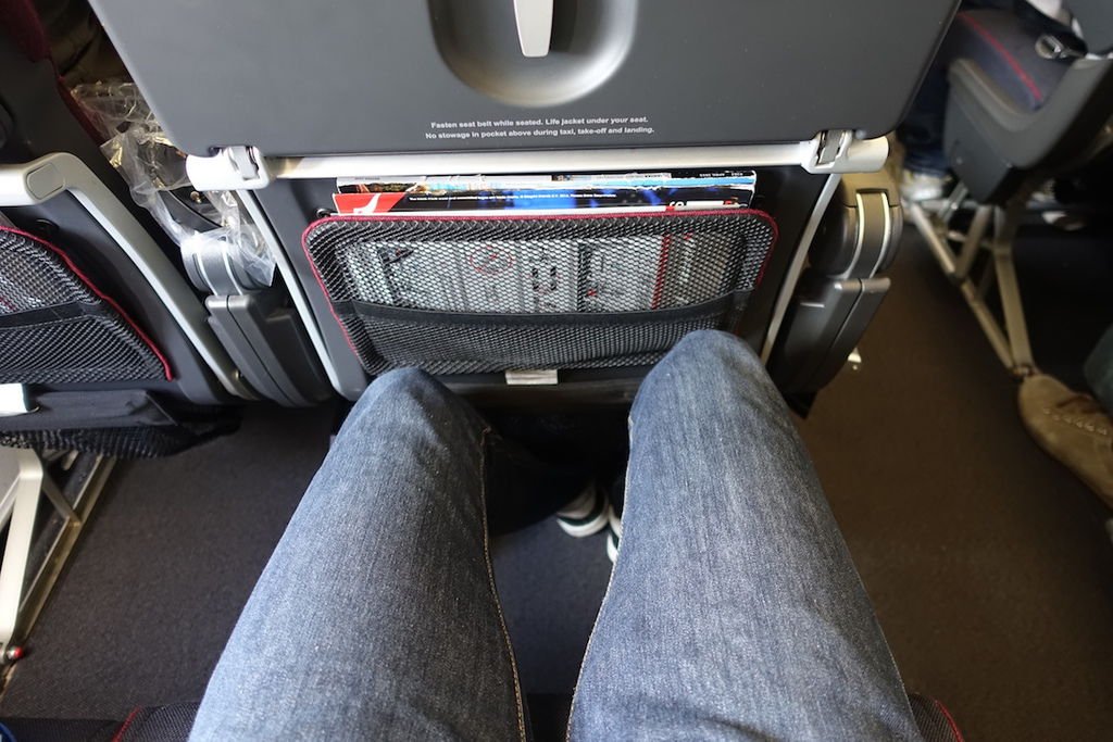 1350e DSC07543 Legroom.JPG