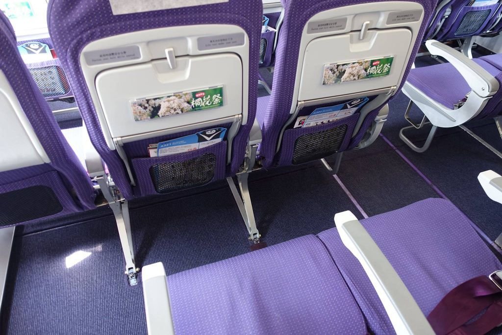 1215h DSC08202 Seat Pitch.jpg