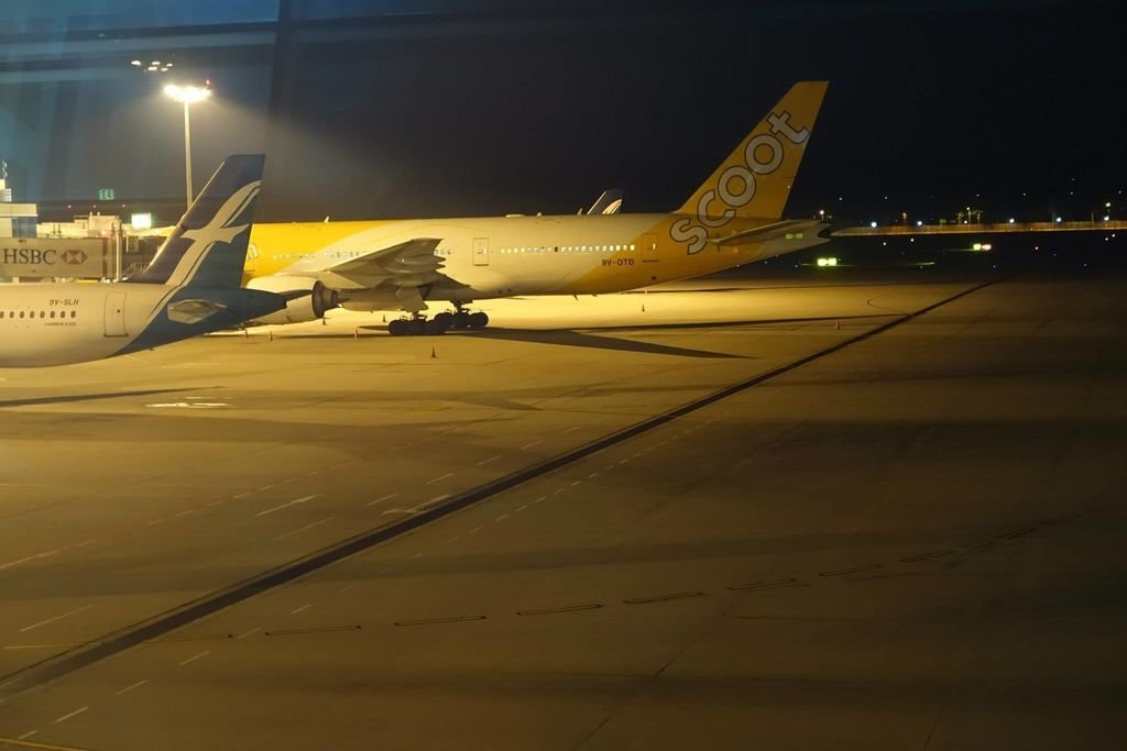  2353 DSC05692 Being Prepared for Departure 9V-OTD B777-200ER